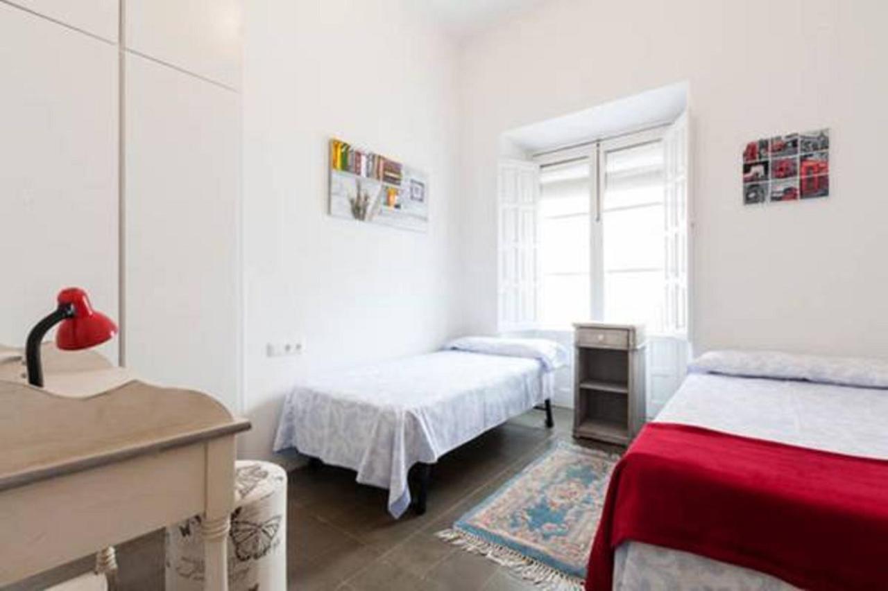 Apartamentos Rg Arenal Seville Bilik gambar