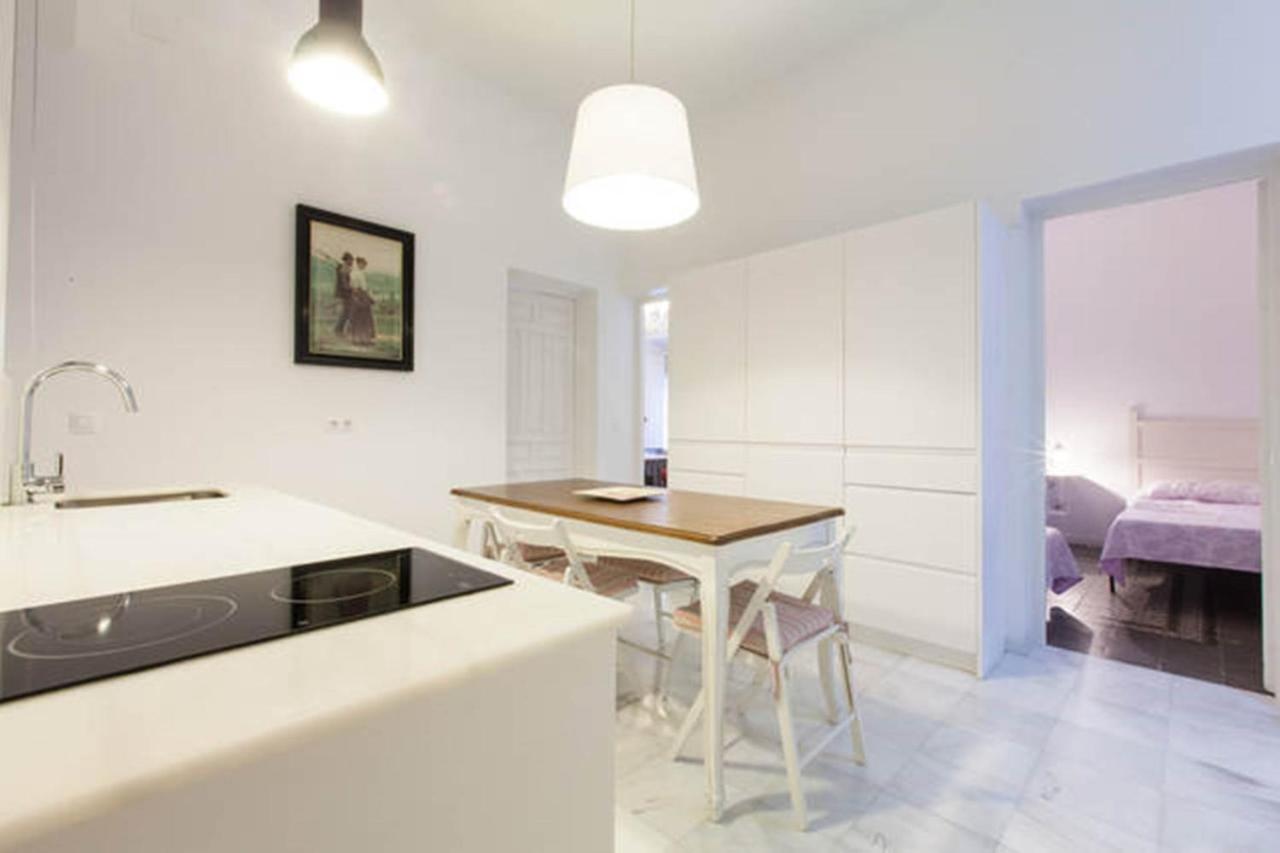 Apartamentos Rg Arenal Seville Bilik gambar