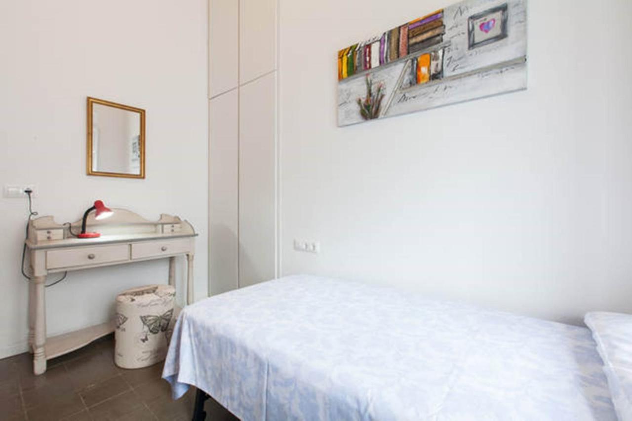Apartamentos Rg Arenal Seville Bilik gambar