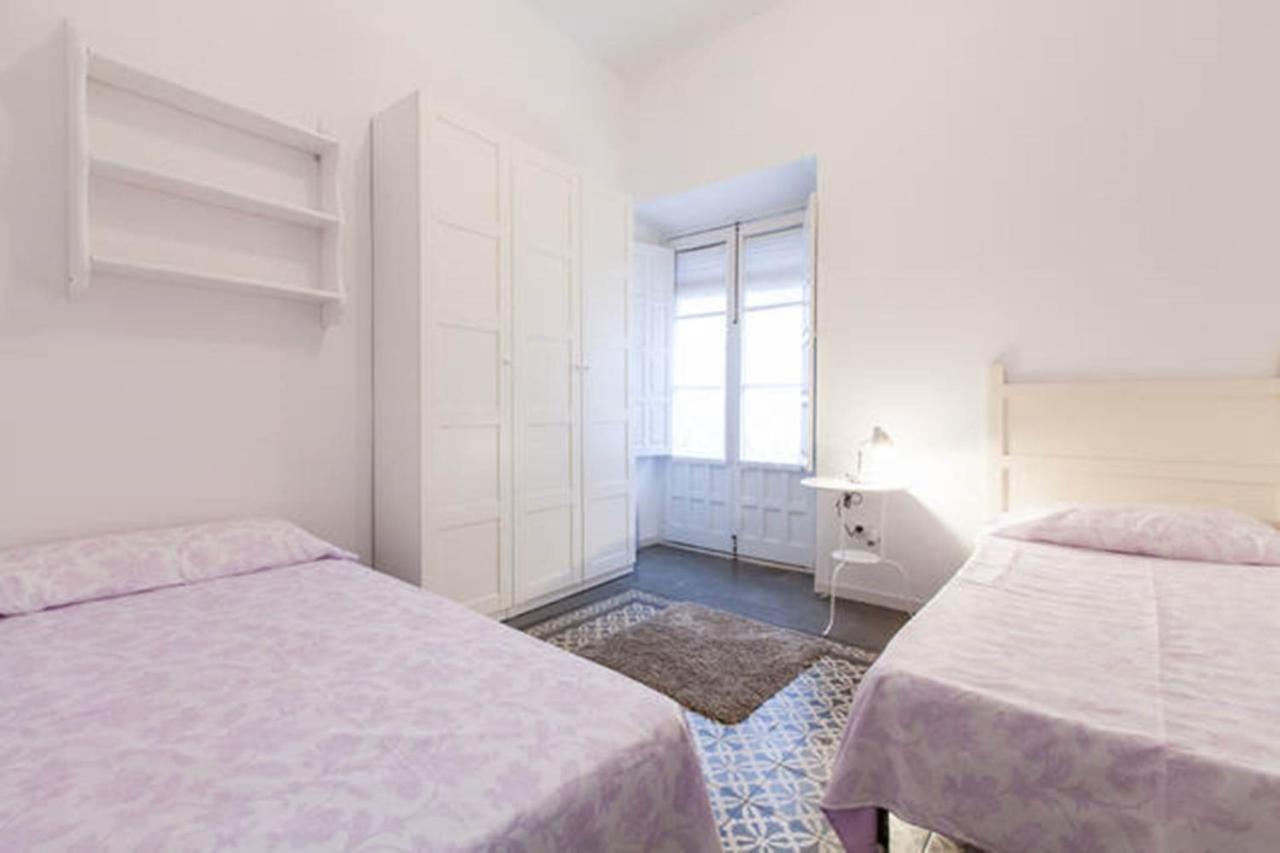 Apartamentos Rg Arenal Seville Bilik gambar