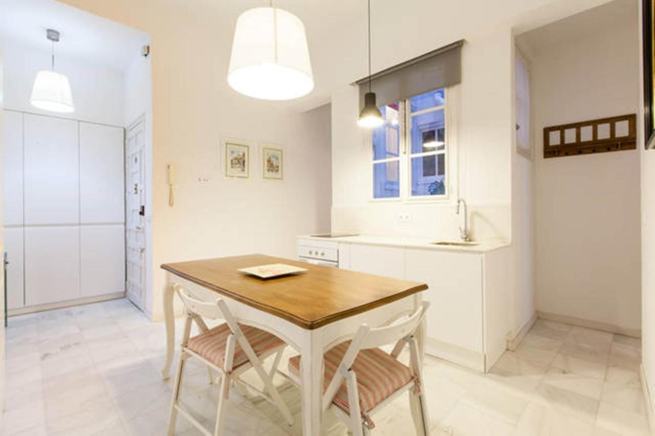 Apartamentos Rg Arenal Seville Bilik gambar