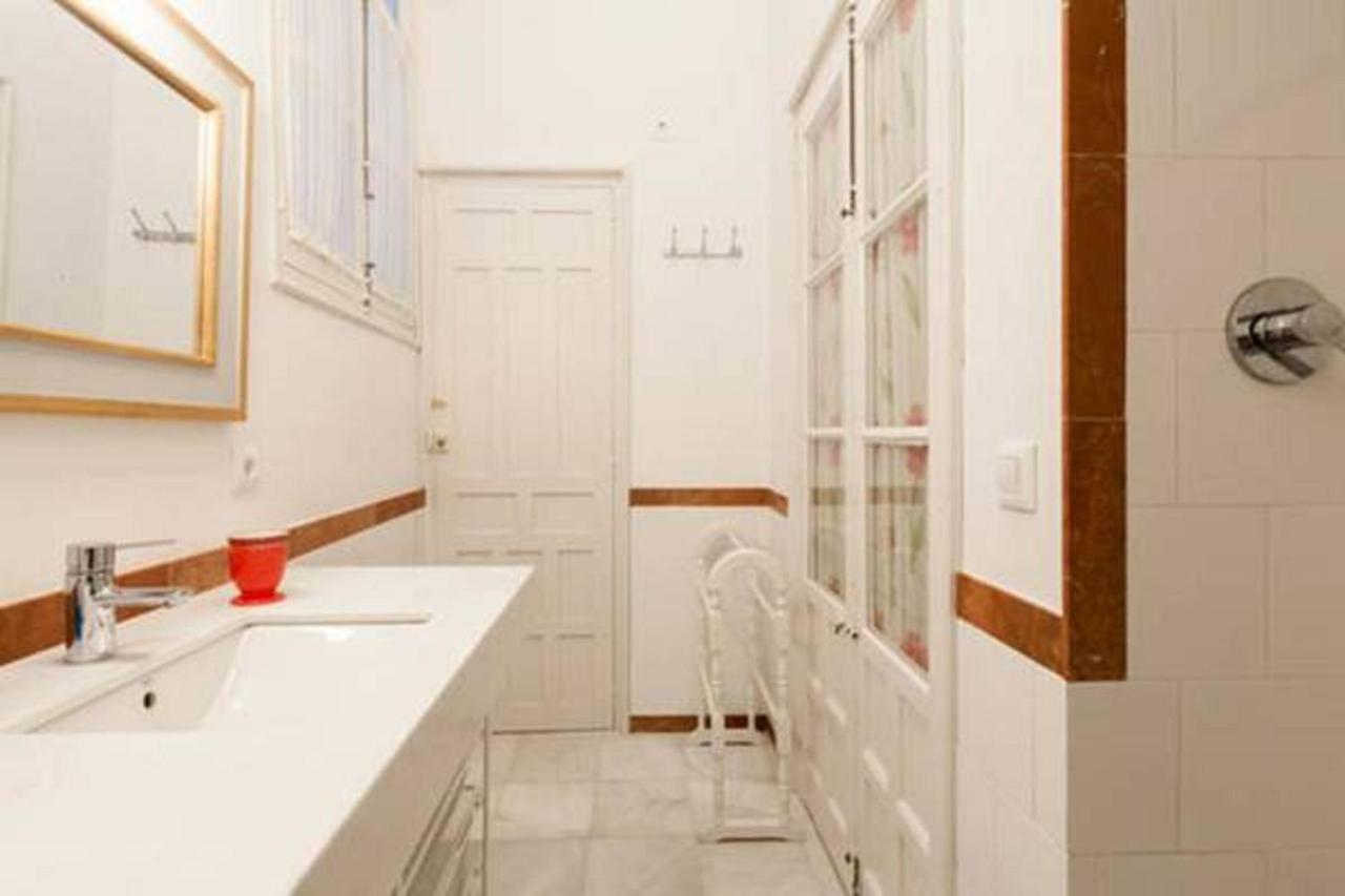 Apartamentos Rg Arenal Seville Bilik gambar