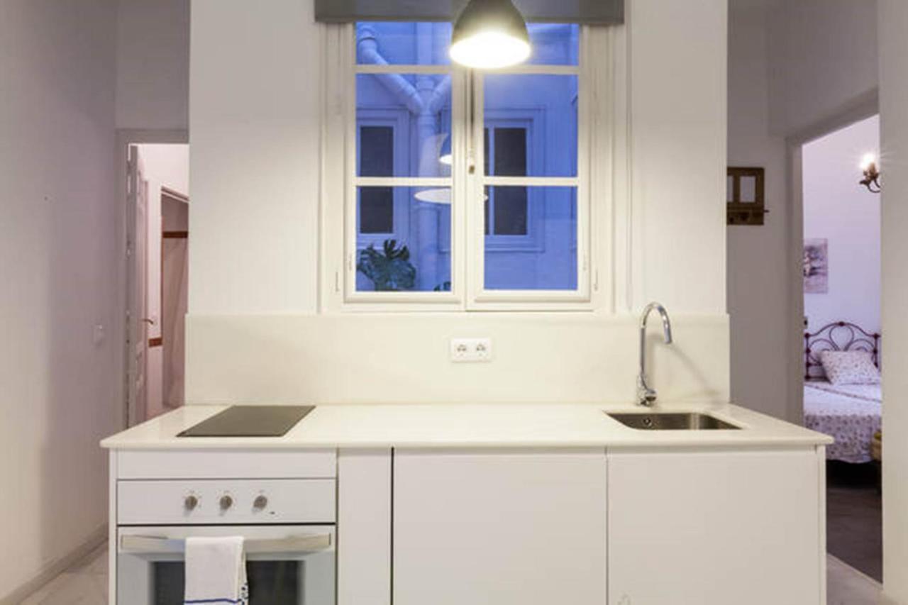 Apartamentos Rg Arenal Seville Bilik gambar