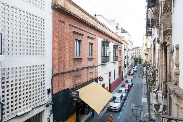 Apartamentos Rg Arenal Seville Bilik gambar